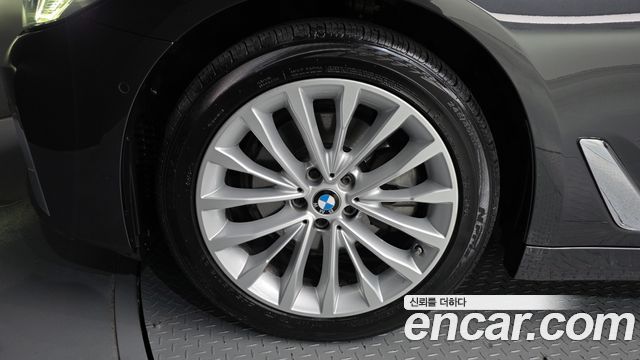 BMW 5-Series 523d Luxury