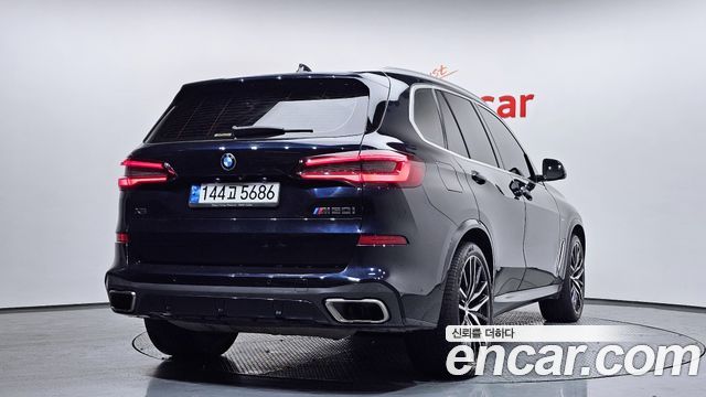 BMW X5 M50i