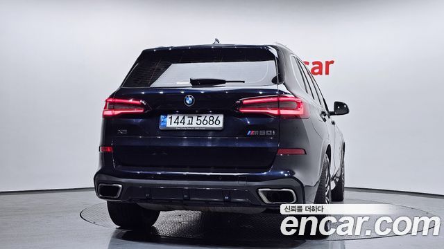 BMW X5 M50i