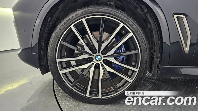 BMW X5 M50i