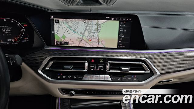 BMW X5 M50i