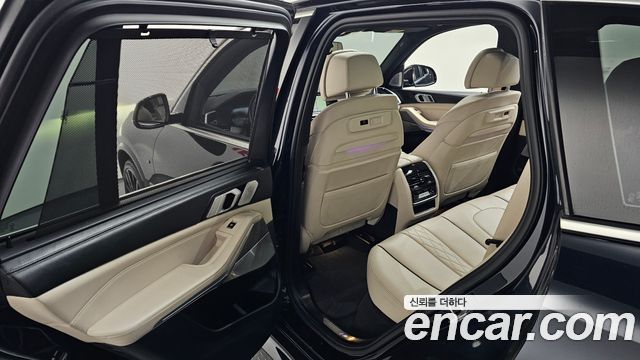 BMW X5 M50i