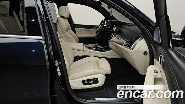 BMW X5 M50i