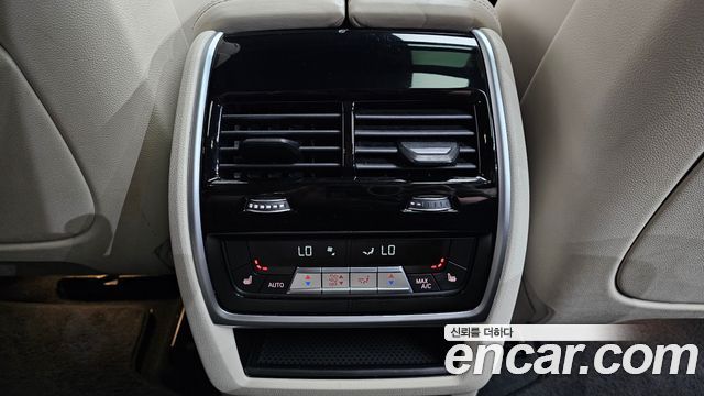 BMW X5 M50i