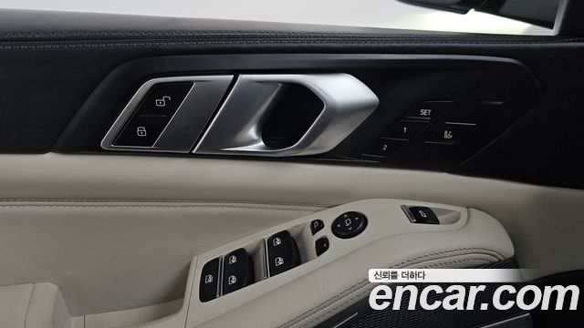 BMW X5 M50i