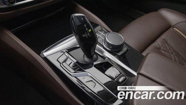 BMW 5-Series 530e Luxury