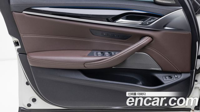 BMW 5-Series 530e Luxury