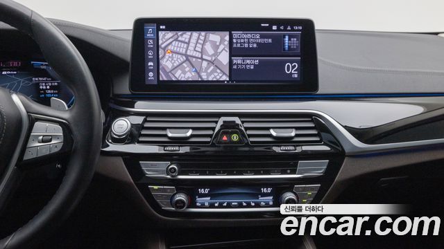 BMW 5-Series 530e Luxury