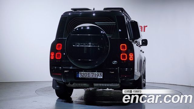 Land Rover Defender 130 D300 X-Dynamic HSE
