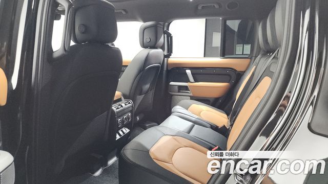 Land Rover Defender 130 D300 X-Dynamic HSE