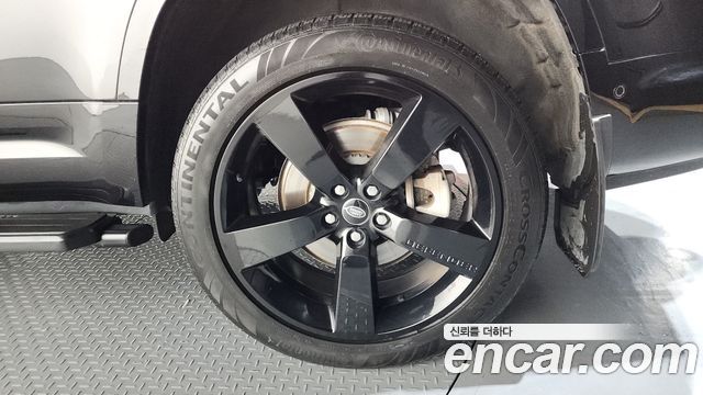 Land Rover Defender 130 D300 X-Dynamic HSE