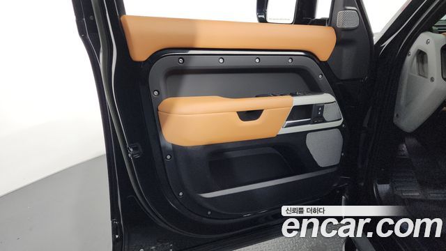 Land Rover Defender 130 D300 X-Dynamic HSE