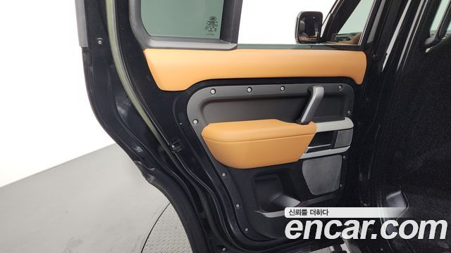 Land Rover Defender 130 D300 X-Dynamic HSE