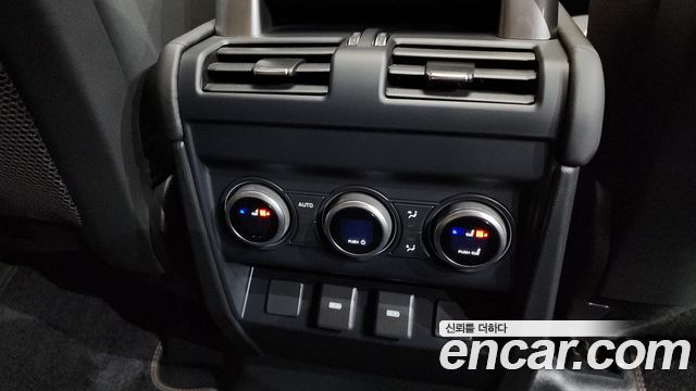 Land Rover Defender 130 D300 X-Dynamic HSE