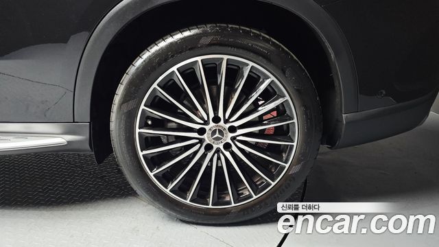 Mercedes-Benz GLC-Class GLC300 4MATIC AMG Line