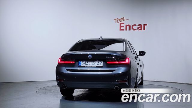 BMW 3-Series 330e Luxury