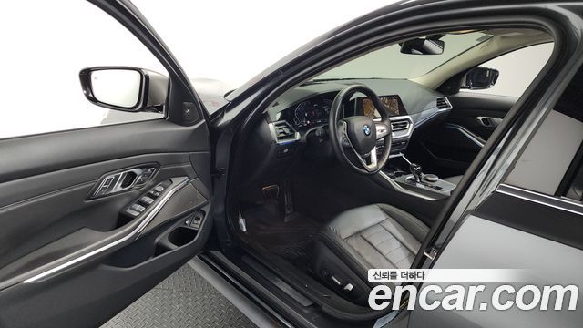 BMW 3-Series 330e Luxury