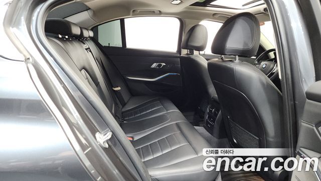 BMW 3-Series 330e Luxury