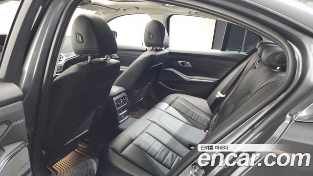 BMW 3-Series 330e Luxury