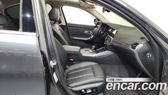 BMW 3-Series 330e Luxury