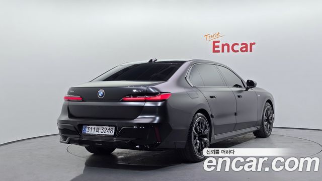 BMW 7-Series 740i xDrive M Sport Individual All Black Edition