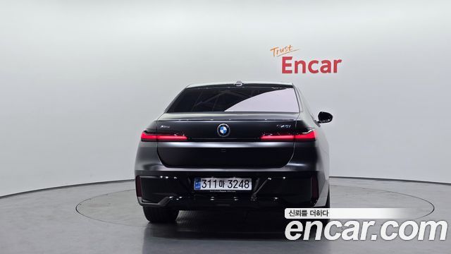 BMW 7-Series 740i xDrive M Sport Individual All Black Edition
