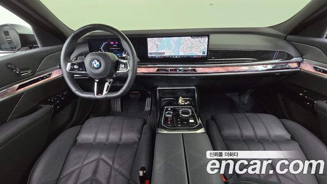 BMW 7-Series 740i xDrive M Sport Individual All Black Edition