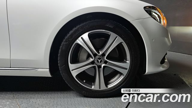 Mercedes-Benz E-Class E300 Avantgarde