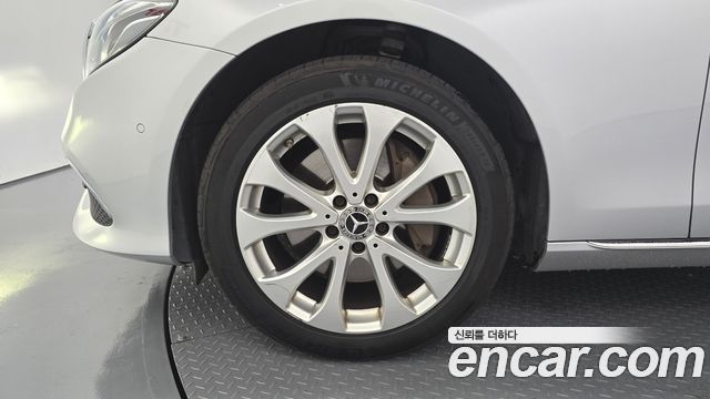Mercedes-Benz E-Class E300 4MATIC Exclusive