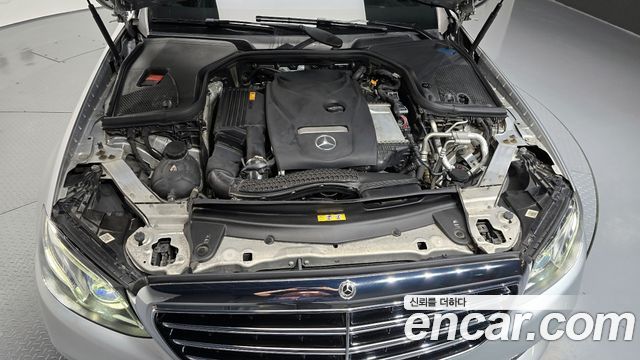 Mercedes-Benz E-Class E300 4MATIC Exclusive