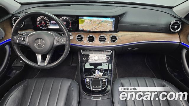 Mercedes-Benz E-Class E300 4MATIC Exclusive