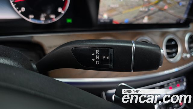 Mercedes-Benz E-Class E300 4MATIC Exclusive
