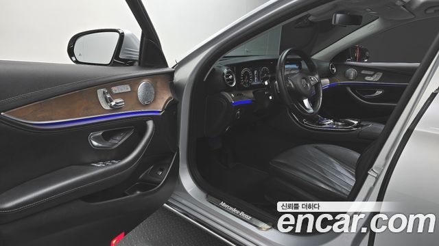 Mercedes-Benz E-Class E300 4MATIC Exclusive