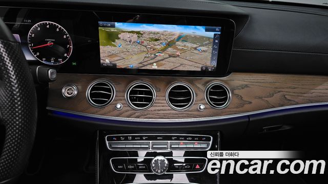Mercedes-Benz E-Class E300 4MATIC Exclusive