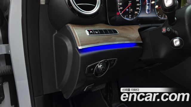 Mercedes-Benz E-Class E300 4MATIC Exclusive
