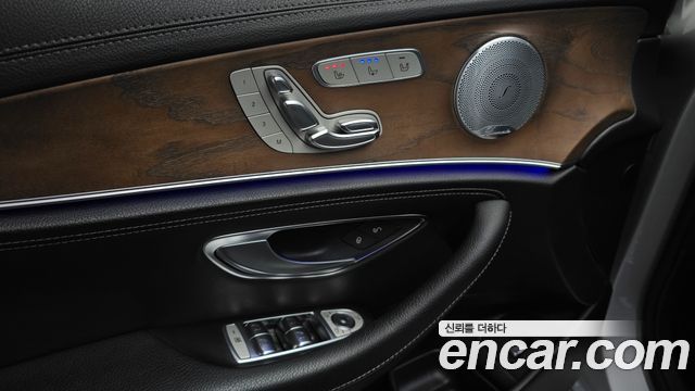 Mercedes-Benz E-Class E300 4MATIC Exclusive