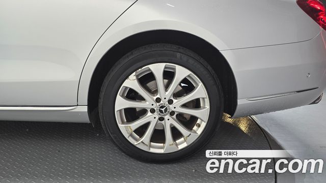 Mercedes-Benz E-Class E300 4MATIC Exclusive
