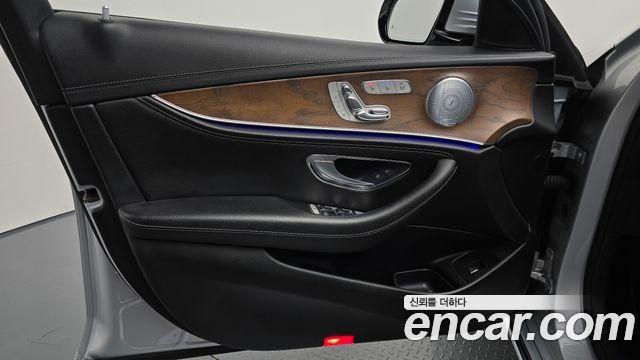 Mercedes-Benz E-Class E300 4MATIC Exclusive