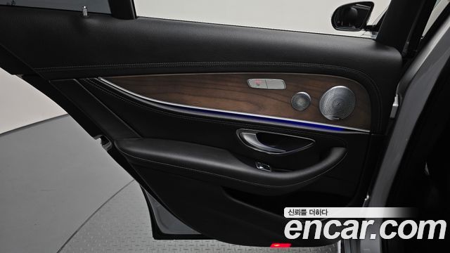 Mercedes-Benz E-Class E300 4MATIC Exclusive