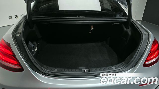 Mercedes-Benz E-Class E300 4MATIC Exclusive