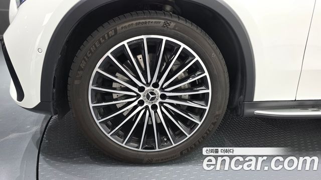 Mercedes-Benz GLC-Class GLC300 4MATIC AMG Line