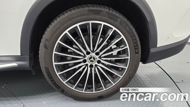 Mercedes-Benz GLC-Class GLC300 4MATIC AMG Line
