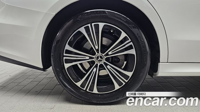 Mercedes-Benz E-Class E200 Avantgarde