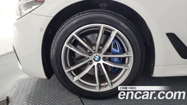 BMW 5-Series 530i xDrive M Sport Package Plus