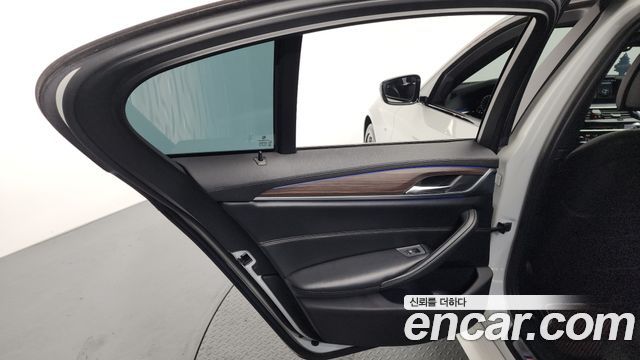 BMW 5-Series 530i xDrive M Sport Package Plus