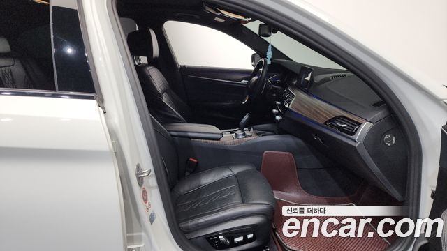 BMW 5-Series 530i xDrive M Sport Package Plus