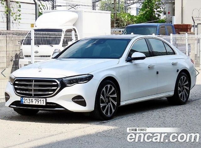 Mercedes-Benz E-Class E300 4MATIC Exclusive