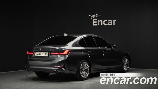 BMW 3-Series 330i Luxury