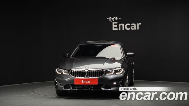 BMW 3-Series 330i Luxury