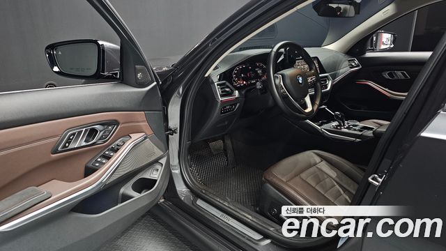 BMW 3-Series 330i Luxury
